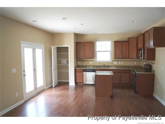 Building Photo - 261 River Oak St