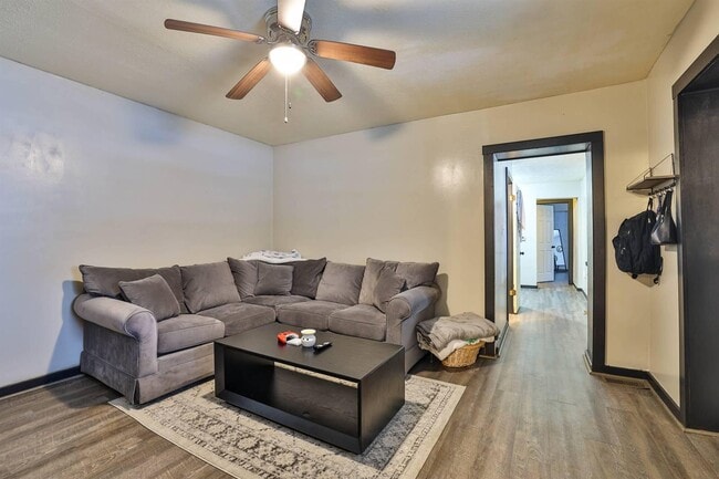 Building Photo - 142 4th Ave