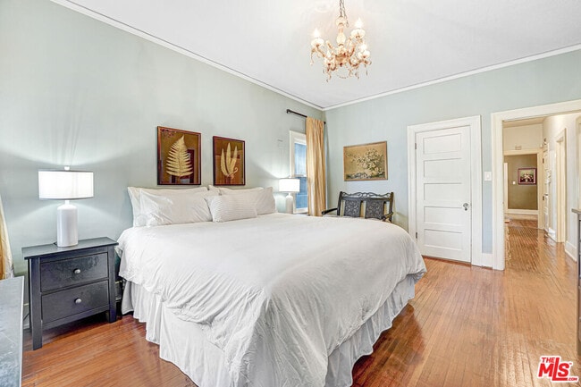 Building Photo - 619 N Plymouth Blvd