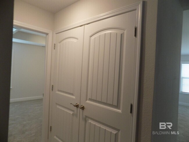 Building Photo - 8843 Allay Ln