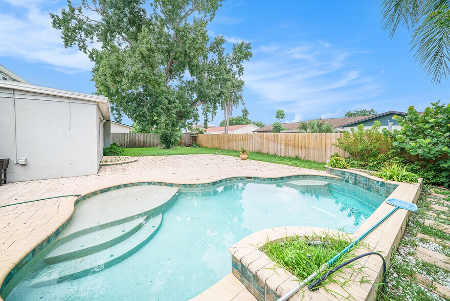 Building Photo - 4711 Travertine Dr
