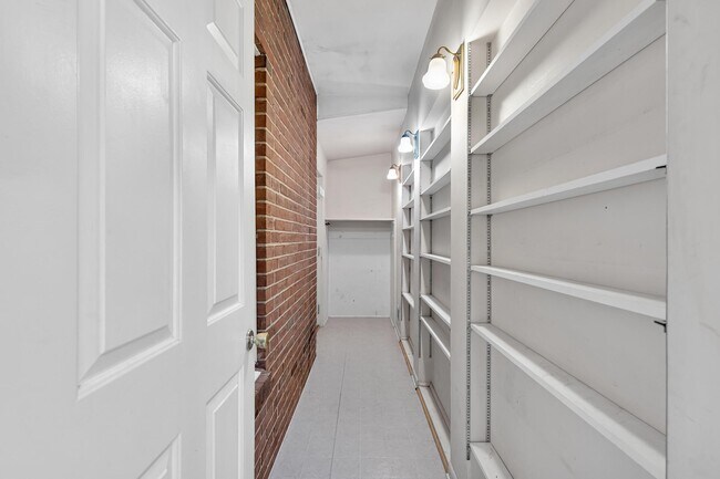Building Photo - 1529 N Kenilworth St