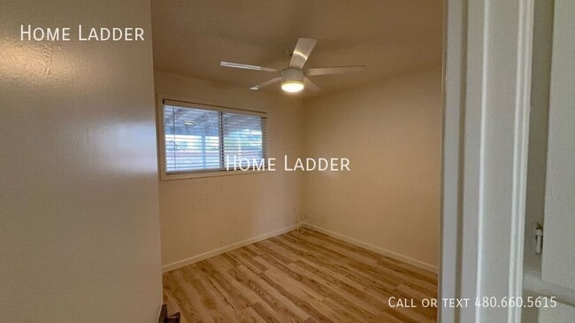 Building Photo - 842 N Las Palmas Dr