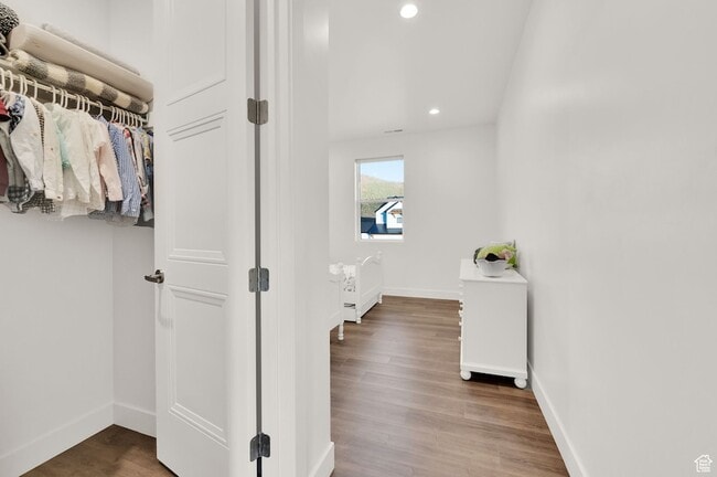 Building Photo - 1722 Oakridge Cir