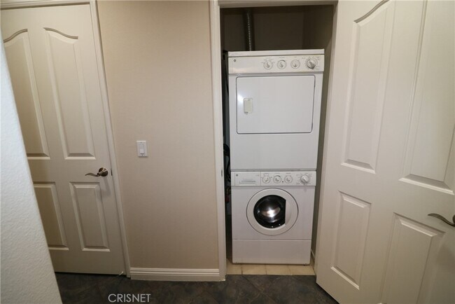 Building Photo - 14631 Dickens St