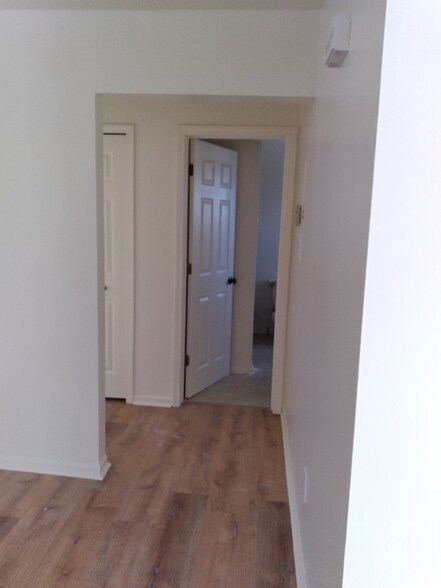 Building Photo - 1868 N Main St