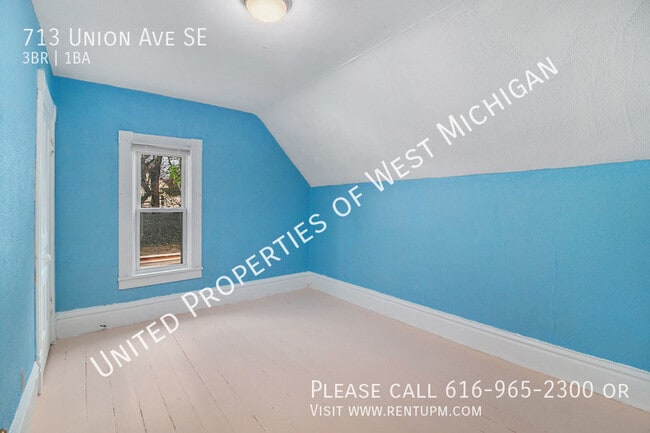 Building Photo - Available Now | 3 Bedroom 1 Bath Upper Uni...