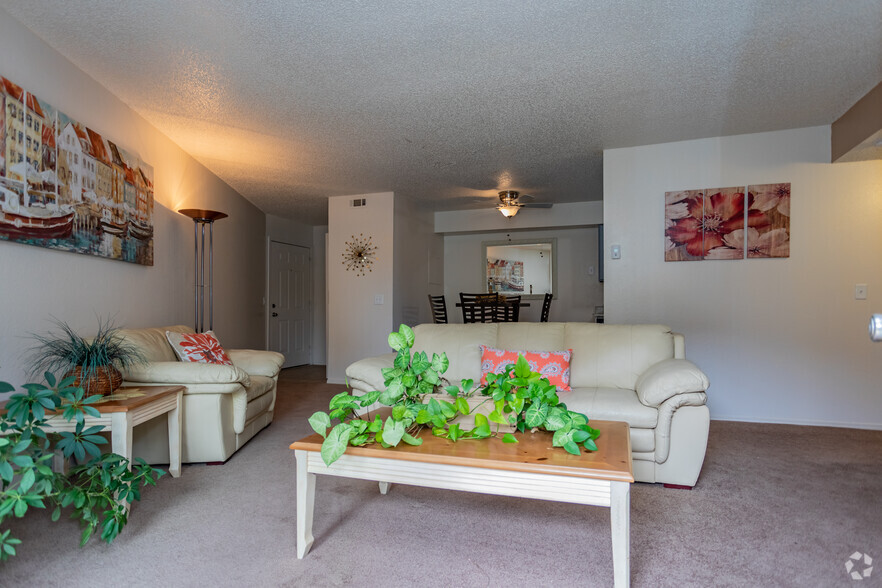 2BR, 1BA - 1000 SF - Colony Hills Apartments