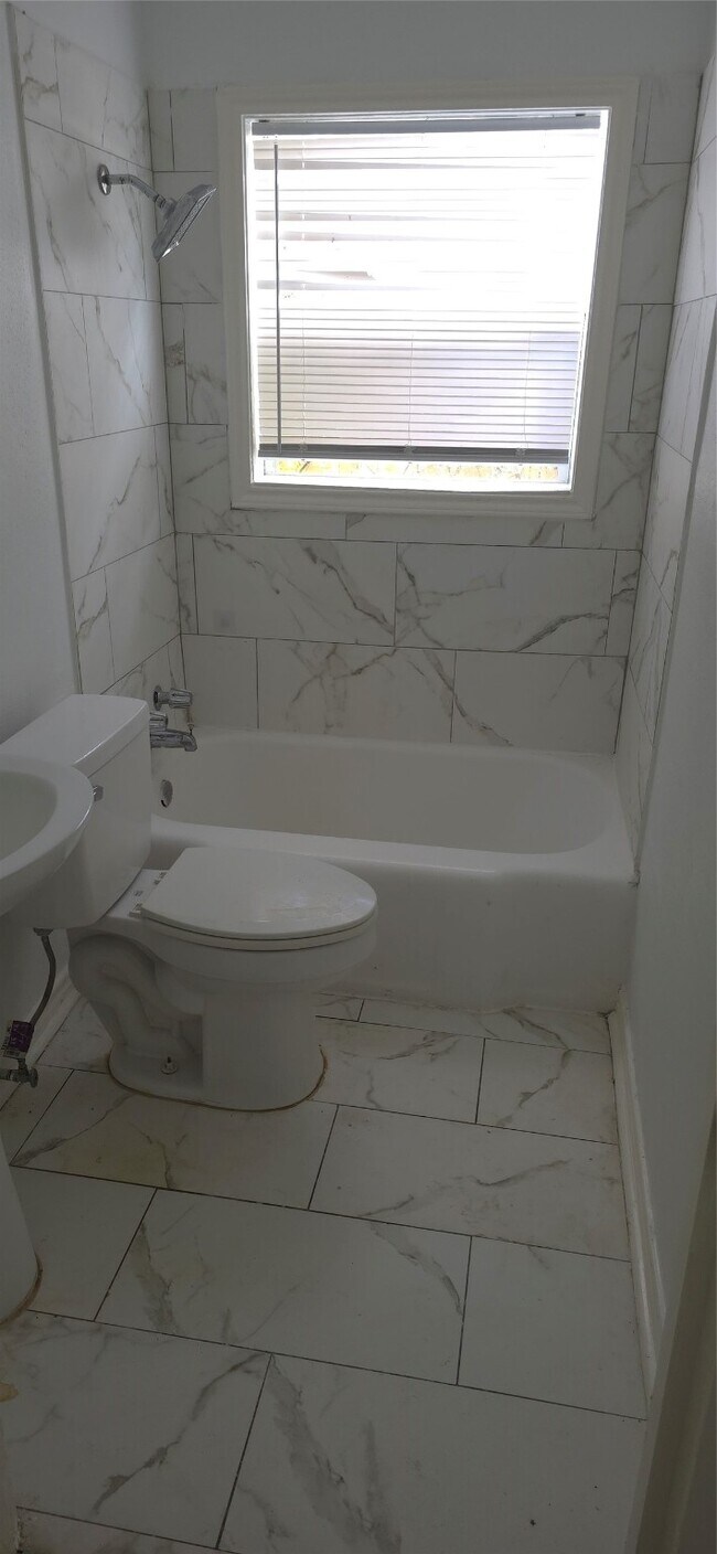 Building Photo - 2811 Iola St