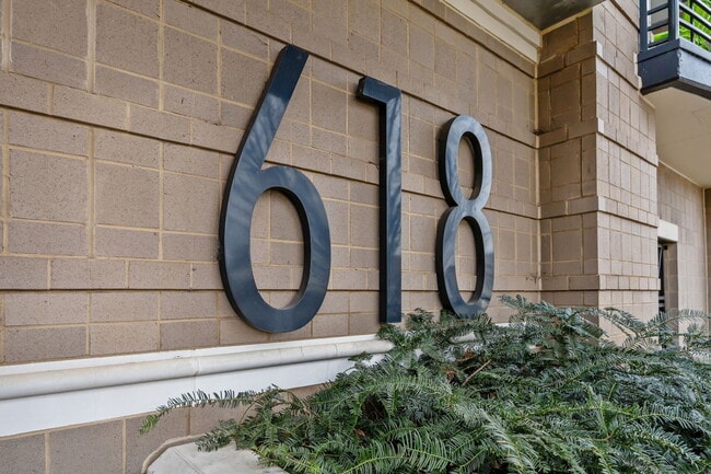 Building Photo - 618 N Boylan Ave