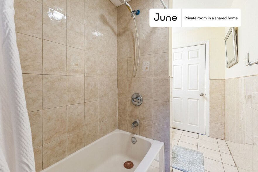 Building Photo - Room in Shared 5 bed/1 bath home