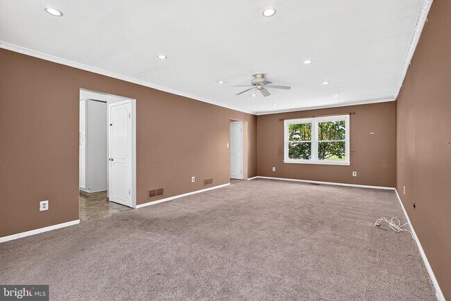 Building Photo - 12 Mershon Ln
