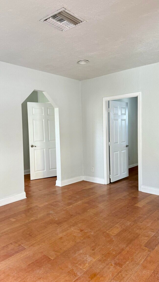 Building Photo - 205 S Federal Hwy