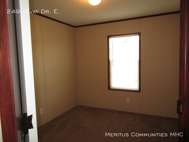 Building Photo - FREE RENT UNTIL 10/1!!!!