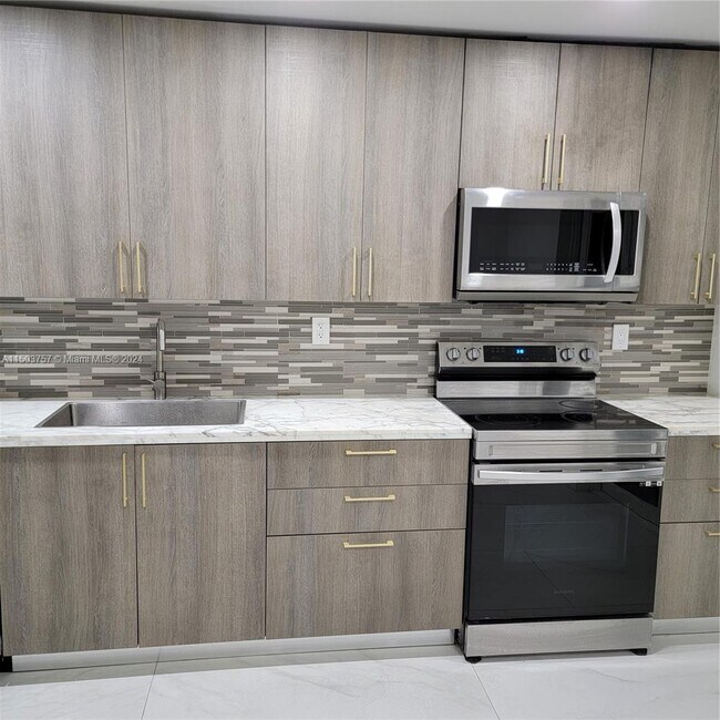 Building Photo - 2369 W 66th Pl