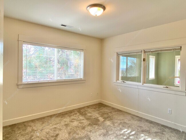 Building Photo - Light-Filled Awbrey Butte Retreat