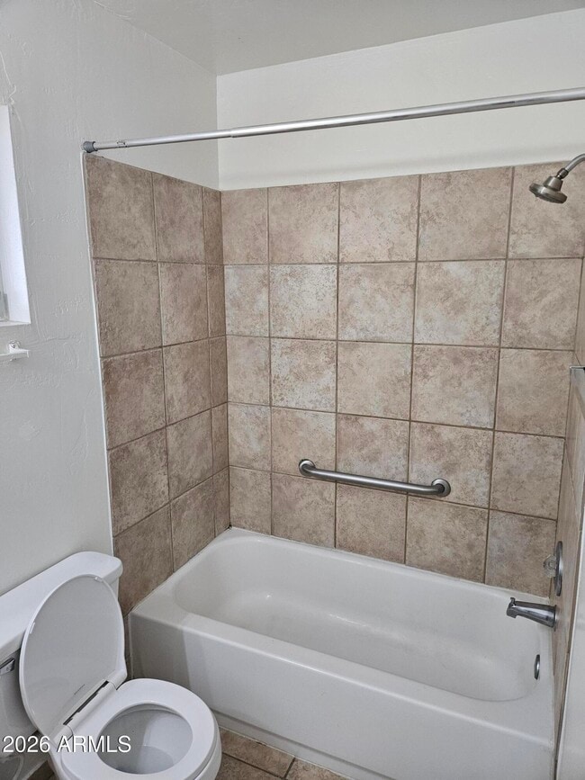 Building Photo - 703 W Rose Ln