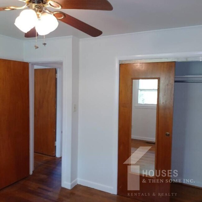 Building Photo - 136 Forest Hills Dr