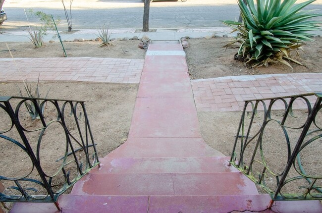 Building Photo - Iconic Sam Hughes Bungalow! Steps away from University of Arizona Main Campus!