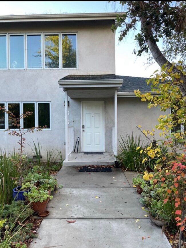 Building Photo - 1646 Maple Ave