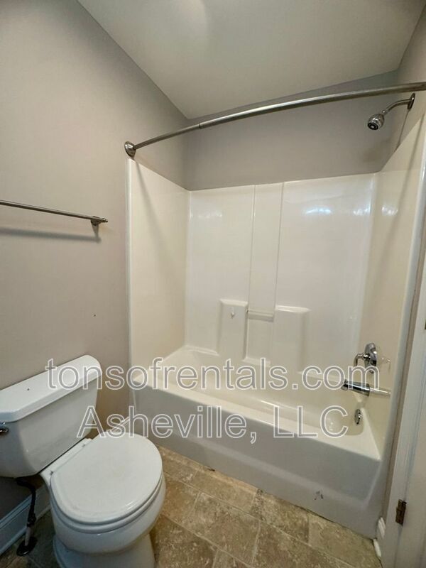 Building Photo - 252 Wash Creek Dr