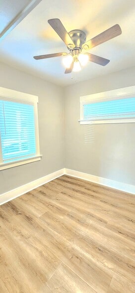 Building Photo - 28 57th Pl