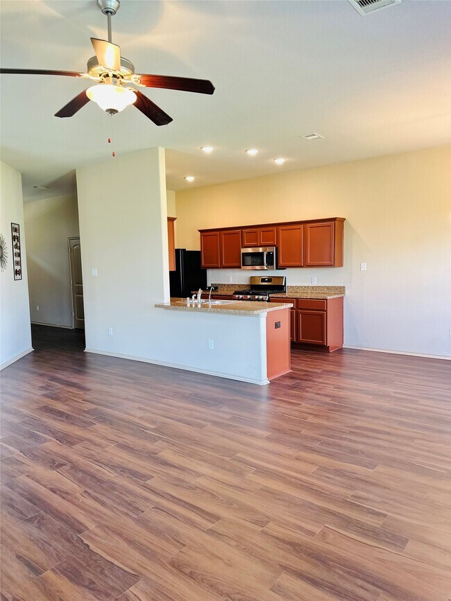 Building Photo - 5202 Lilac Hollow Ln