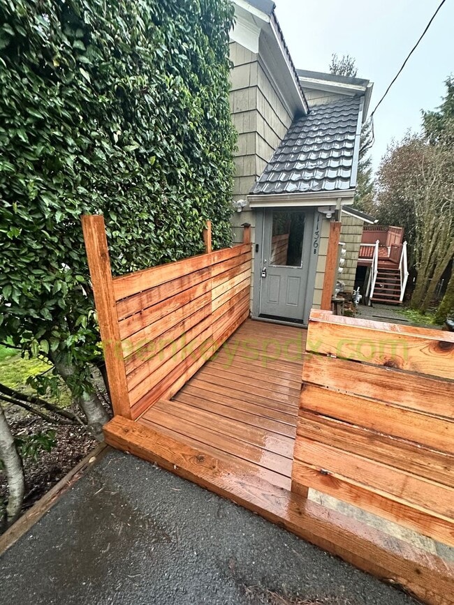 Building Photo - 10197-1136