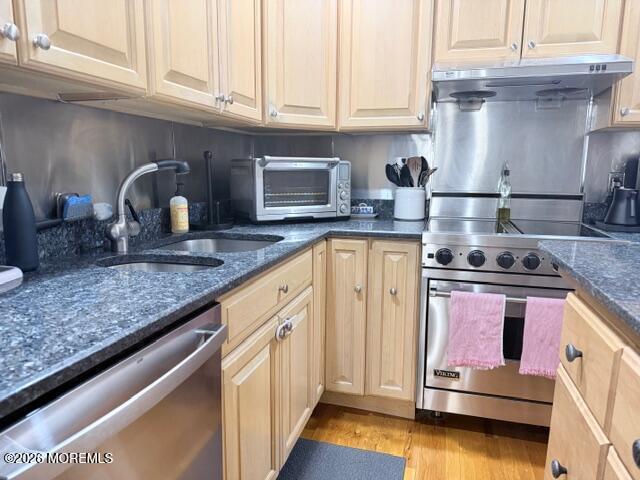 Building Photo - 58 Monroe St