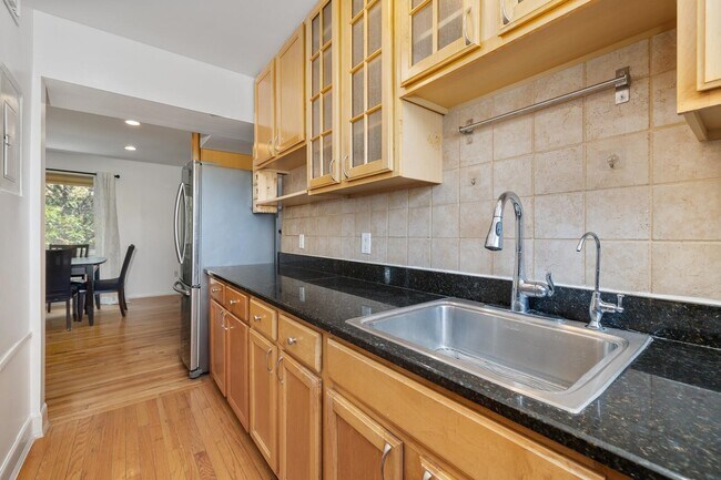 Building Photo - 743 10th St