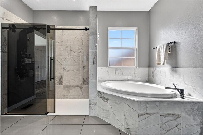 Building Photo - 8111 Santa Rosa Ct