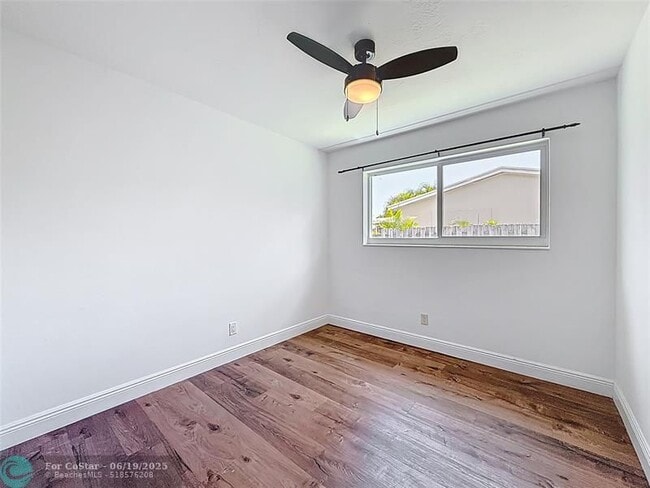 Building Photo - 50 NE 56th Ct