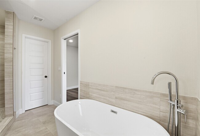 Building Photo - 2606 Parana Dr