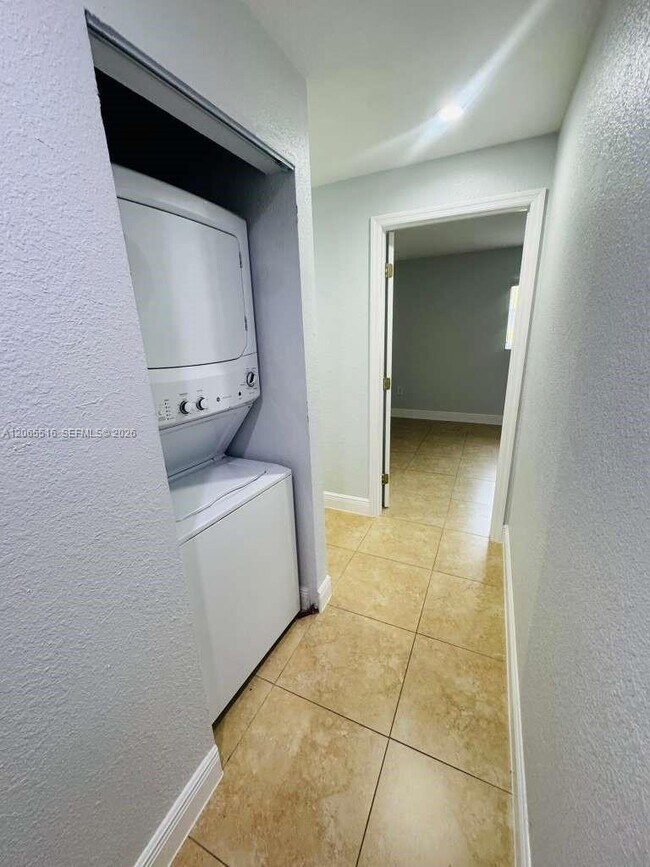 Building Photo - 8270 SW 149th Ct