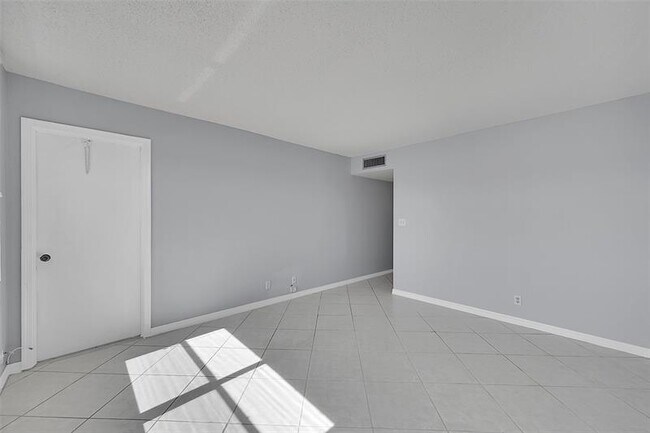 Building Photo - 777 S Federal Hwy