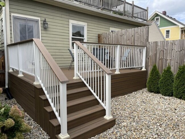 Building Photo - Sweet Spacious Townhome With Finished Base...
