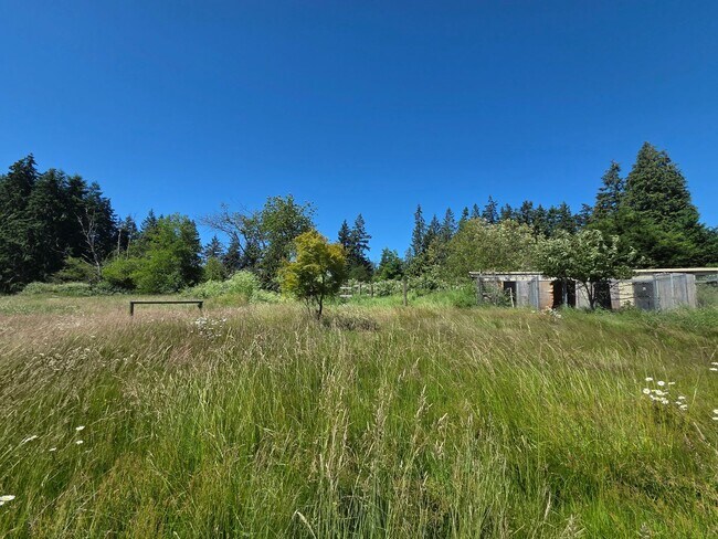 Building Photo - Port Ludlow Farmhouse for Rent, Freshly Updated and Available Now!