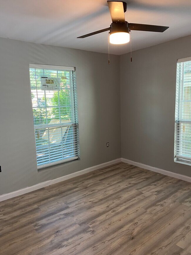 Building Photo - Luxury 2 Bedroom Home Half Off First Months Rent