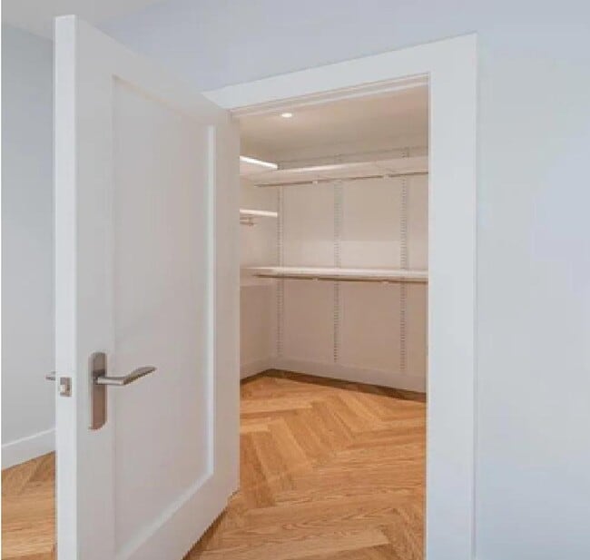 Building Photo - 3 Forest St