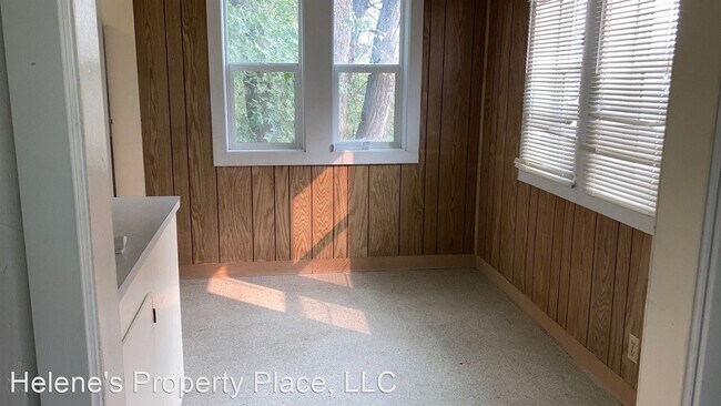 Building Photo - 4 br, 2 bath House - 220 SE McKenzie Street