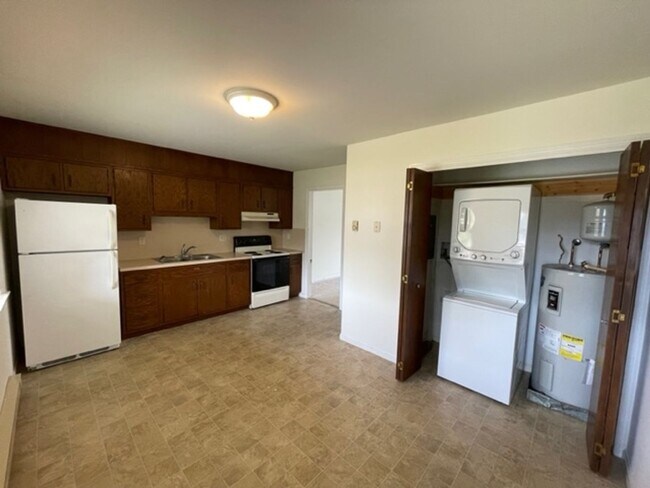 Building Photo - 550 S Hanover St