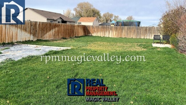 Building Photo - Cute Single-Family Home Available!!