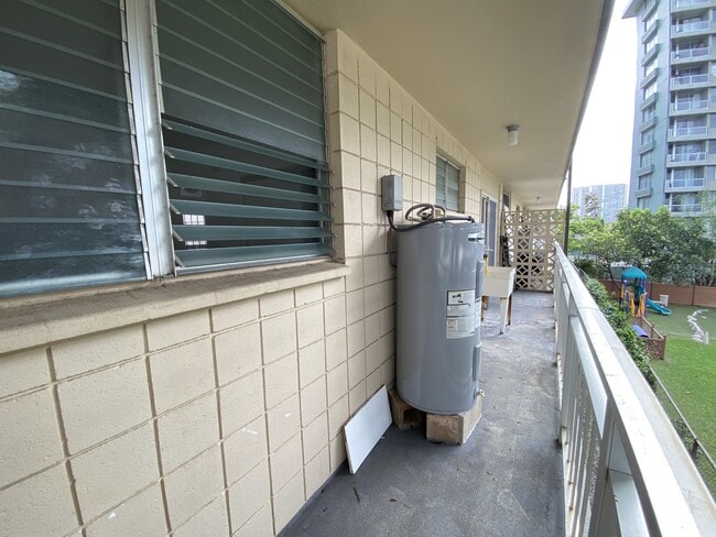 Building Photo - 2752 Kahoaloha Ln