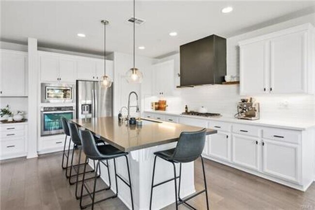 Building Photo - 31650 Sweetwater Cir