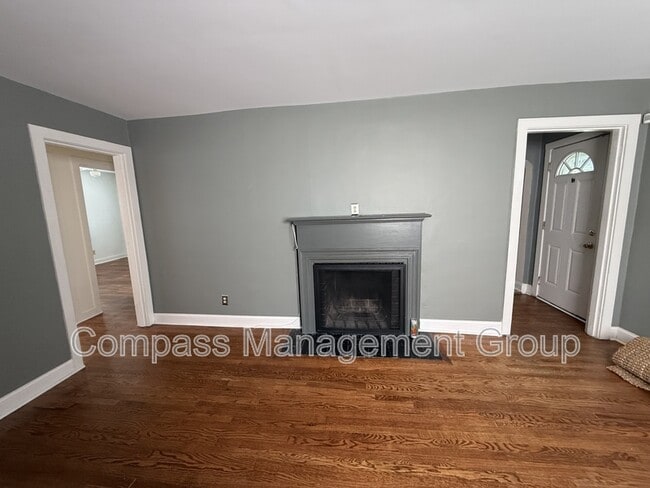 Building Photo - 3300 Miami St