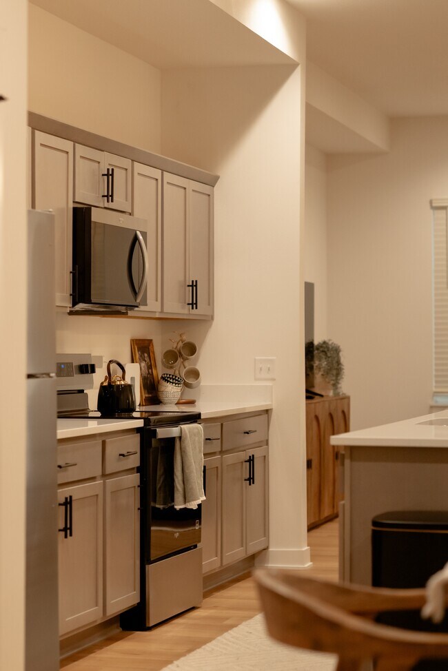 Building Photo - 1204 SW Franklin Dr