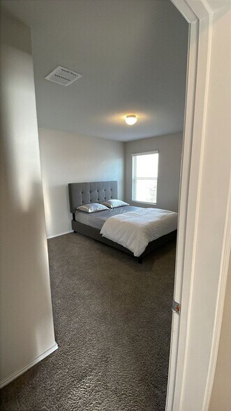 Building Photo - 331 Saddle Leaf