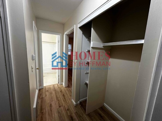 Building Photo - Two Bedroom Apartment | Upstairs | Boonville