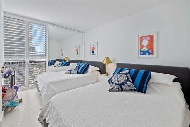 Building Photo - 20185 E Country Club Dr