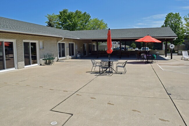 Building Photo - Sharp 2 bedroom, 2 1/2 bath with basement ...